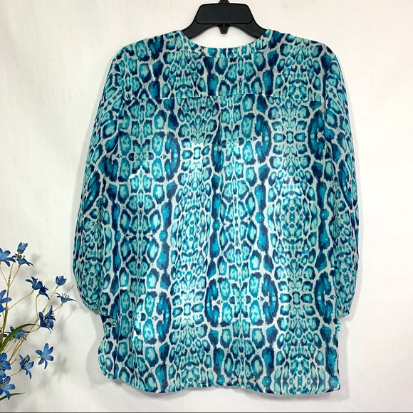 Covington Petite Women's Blue White Aqua V-Neck Button Down 3/4 Sleeve Blouse - Picture 11 of 12